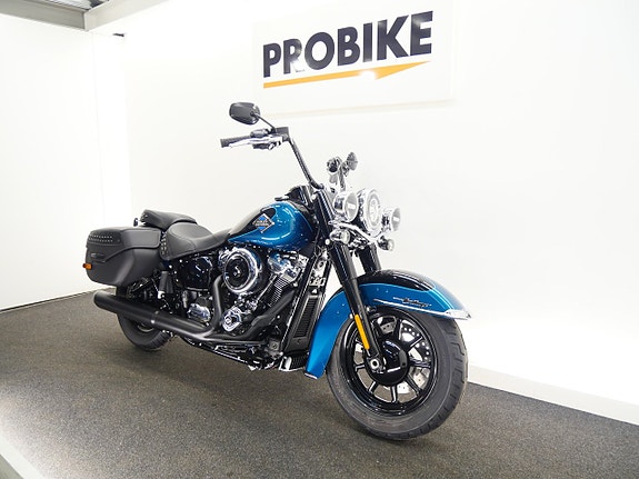 Harley-Davidson Heritage Classic FLHC 2 of 10