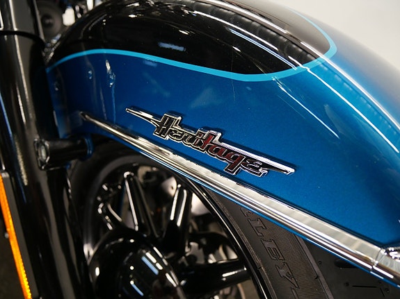 Harley-Davidson Heritage Classic FLHC 6 of 10