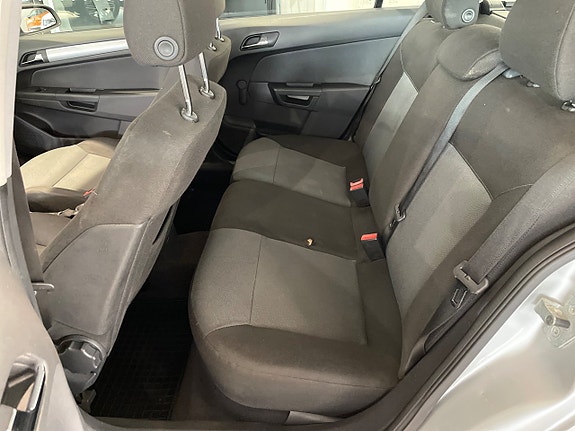 Opel Astra 12 of 14