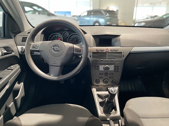 Opel Astra 8 of 14