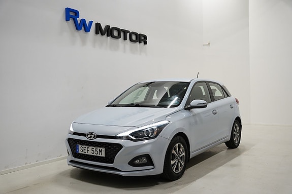 Hyundai i20 2 of 5