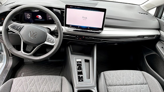 Volkswagen Golf VIII 10 of 12
