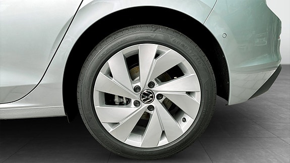 Volkswagen Golf VIII 6 of 12