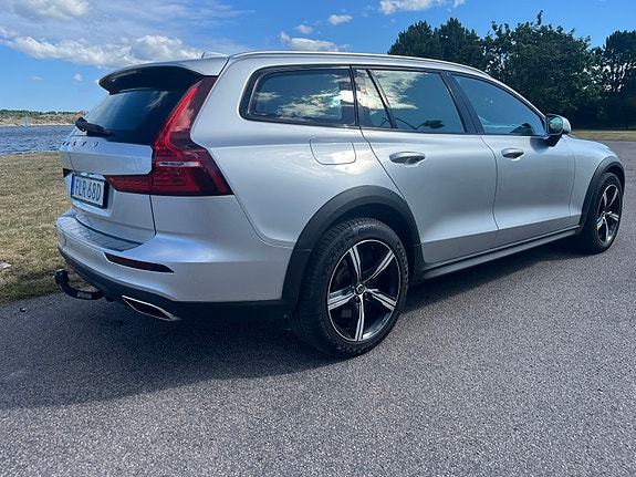 Volvo V60 Cross Country 3 of 5