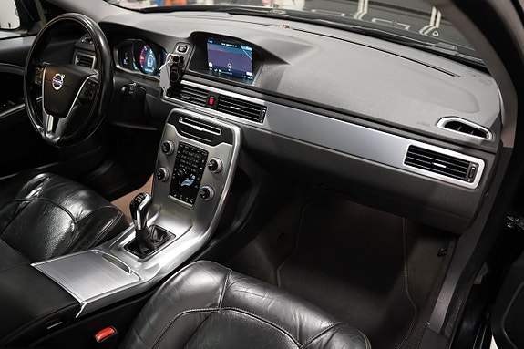 Volvo XC70 12 of 26