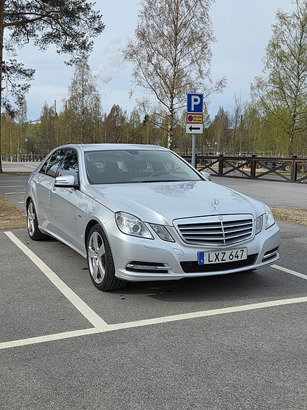 Mercedes-Benz E200 3 of 3