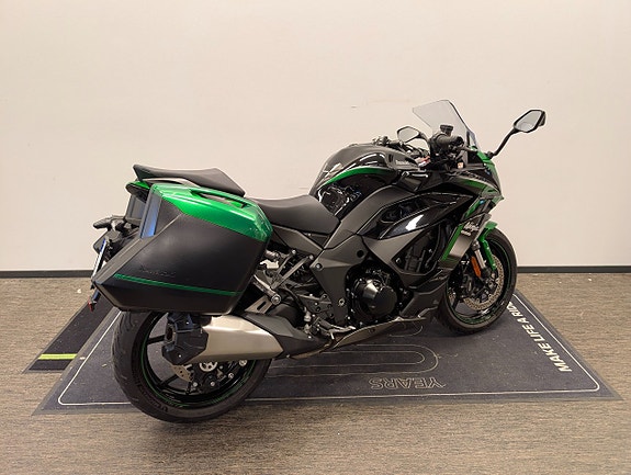 Kawasaki Ninja Z1000SX 3 of 4