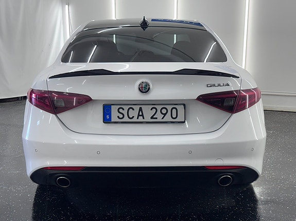 Alfa Romeo Giulia 4 of 18