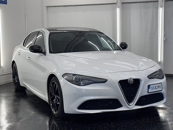 Alfa Romeo Giulia 3 of 18