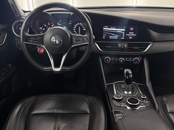 Alfa Romeo Giulia 17 of 18