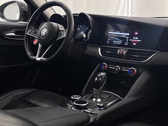 Alfa Romeo Giulia 18 of 18