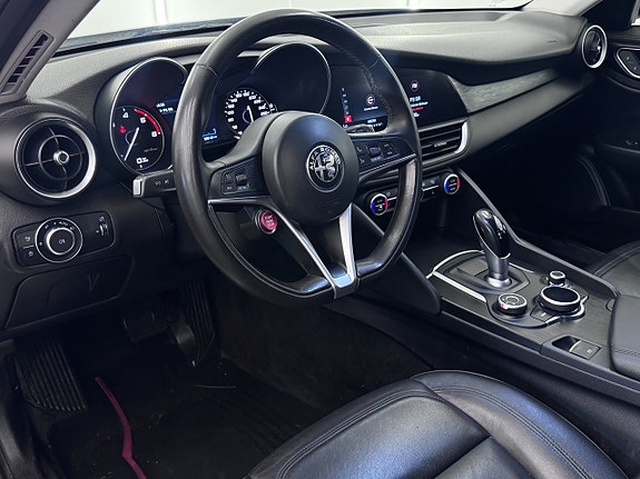 Alfa Romeo Giulia 6 of 18