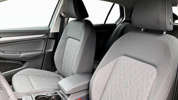 Volkswagen Golf VIII 8 of 12