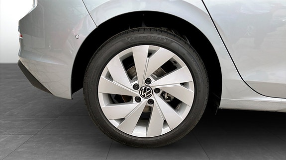 Volkswagen Golf VIII 6 of 12