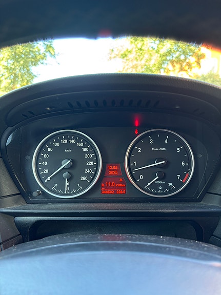 BMW 523i 13 of 14