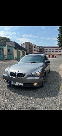 BMW 523i 3 of 14