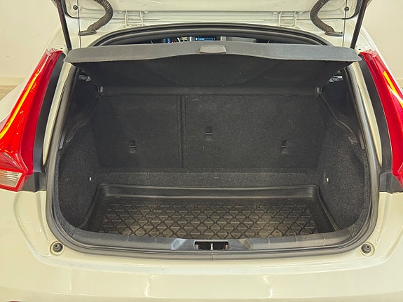 Volvo V40 7 of 15