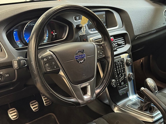 Volvo V40 11 of 15