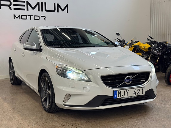 Volvo V40 2 of 15