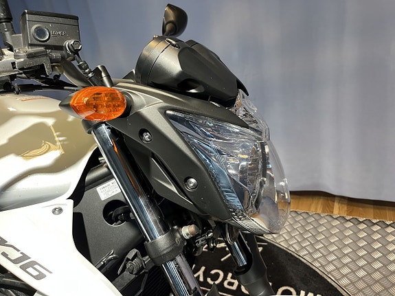 Yamaha XJ6 ABS 8 of 15