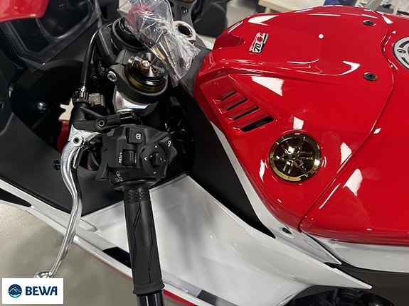 Yamaha YZF-R9 70th Anniversary White 4 of 4