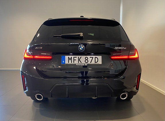 BMW 330e 14 of 15