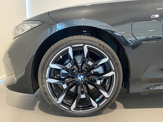 BMW 330e 3 of 5