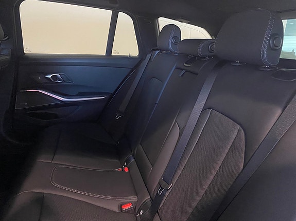 BMW 330e 10 of 15