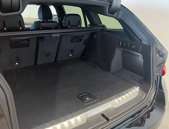 BMW 330e 11 of 15