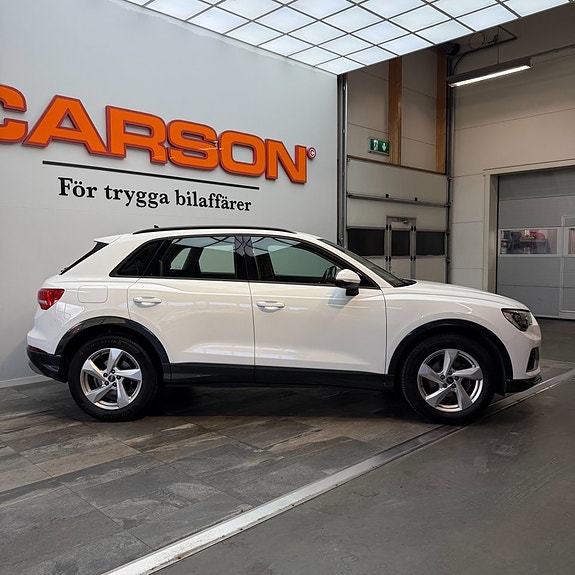 Audi Q3 3 of 5