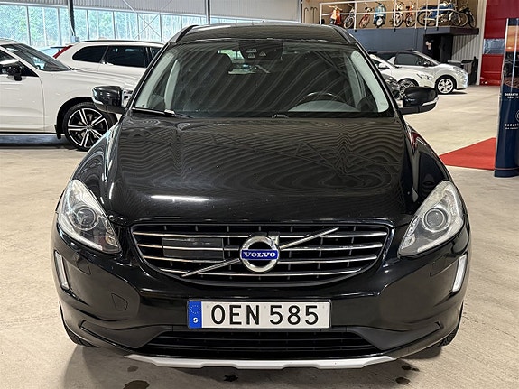 Volvo XC60 2 of 11