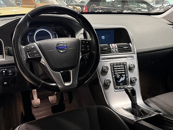 Volvo XC60 5 of 11