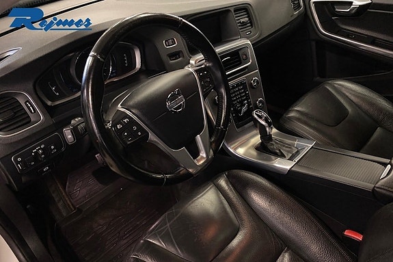 Volvo V60 2 of 11