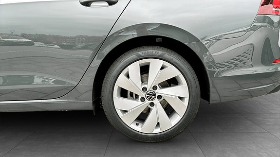 Volkswagen Golf VIII 6 of 12