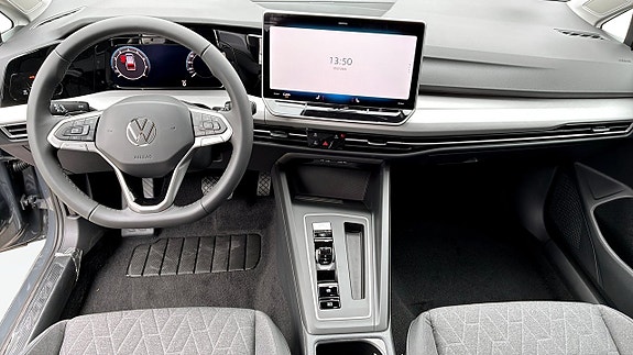 Volkswagen Golf VIII 10 of 12