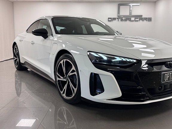 Audi e-tron GT 2 of 5