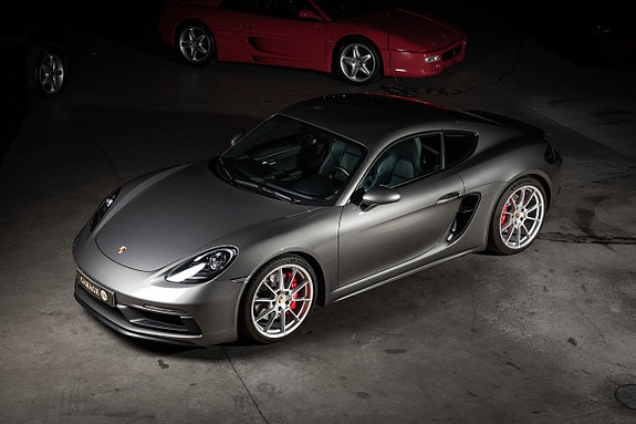 Porsche 718 Cayman GTS 2 of 5