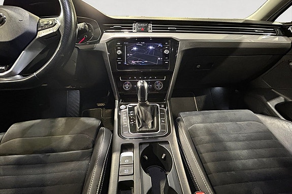 Volkswagen Passat 12 of 17