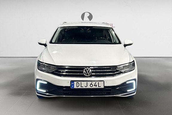 Volkswagen Passat 10 of 17