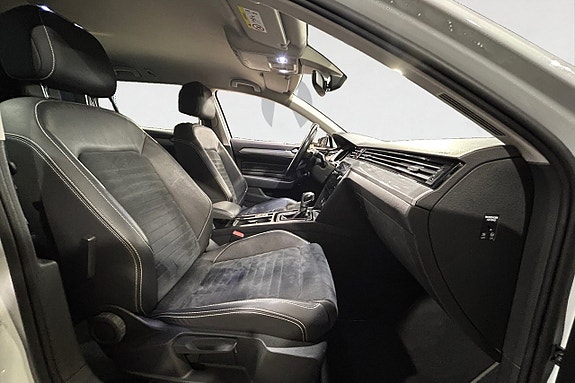 Volkswagen Passat 16 of 17