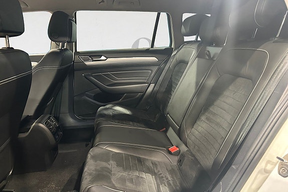Volkswagen Passat 14 of 17