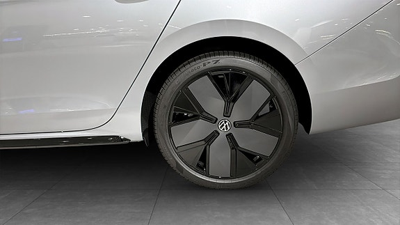 Volkswagen Passat 6 of 13