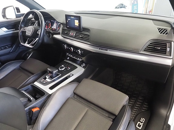 Audi Q5 9 of 24