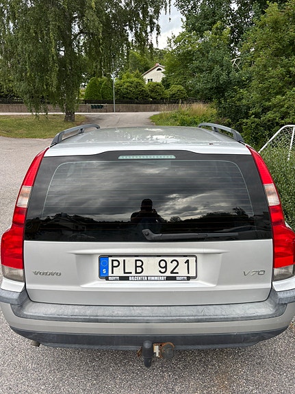 Volvo V70 3 of 5