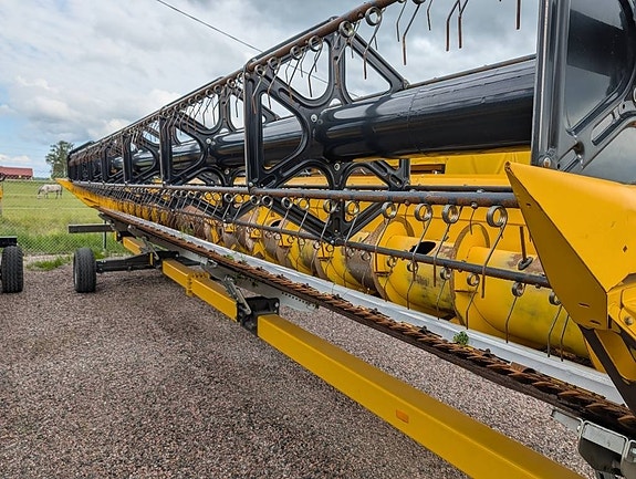 New Holland CR 9.90 11 of 16