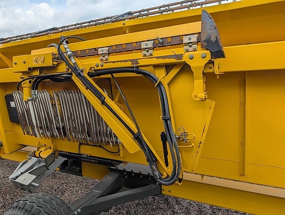 New Holland CR 9.90 16 of 16