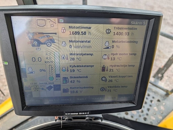 New Holland CR 9.90 8 of 16