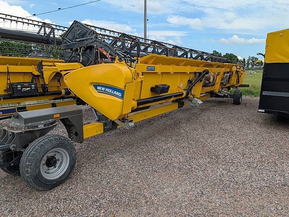 New Holland CR 9.90 10 of 16