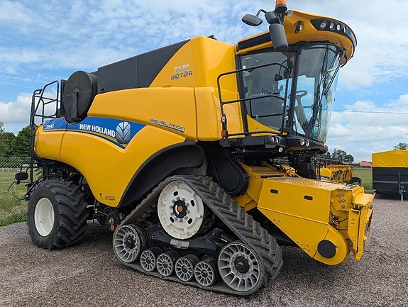 New Holland CR 9.90 2 of 5