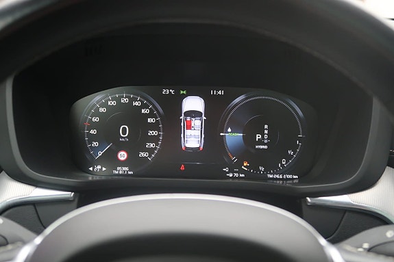 Volvo XC60 10 of 25